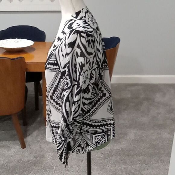 Chicos abstract floral ruched 3/4 sleeve w tie detail open front cardigan Size L - Picture 3 of 6